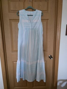 Crown & Ivy Light Blue Maxi Dress | Size Large | Sleeveless | Pockets | NWOT